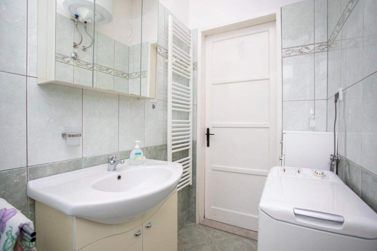 Apartman Lidija Koromačno Exterior foto