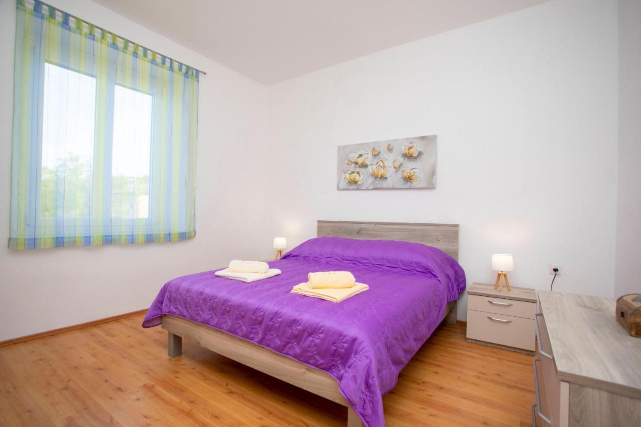 Apartman Lidija Koromačno Exterior foto